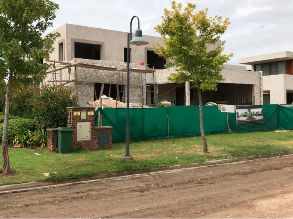 El Cubre Cerco: Innovación y Durabilidad para Proteger Grandes Obras